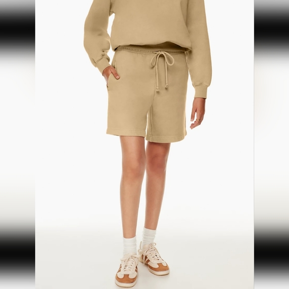 NWT Aritzia Fleece Shorts - Picture 4 of 8